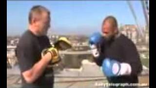 Тренировка на лапах, Рой Джонс - www.boxing-om.cz