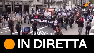 #Londra: raduno dei sostenitori di Julian Assange