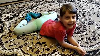 ДЕЛАЮ РАЗНЫЕ ГИМНАСТИЧЕСКИЕ УПРАЖНЕНИЯ, А МОЙ БРАТ ИХ УГАДЫВАЕТ!