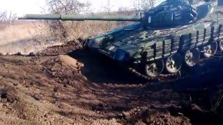 Т-72 закапывается