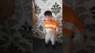 KLEINER JUNGE SINGT // ROLI GLITZER GLITZER by Capital Bra