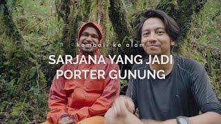Sarjana yang Jadi Porter Gunung