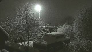 Снег. Фонарь. Ночь.