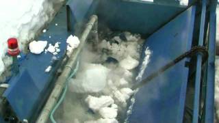 移動式高速融雪機　「融蹄（ゆうてい）」