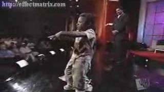Kleiner Junge Rappt Bow Wow nach aber fett