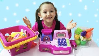 ÖYKÜ OYUNCAK PASTALARI GÖRÜNCE ÇOK SEVİNDİ Learn colors with toy cake