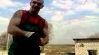 Денис Пахомов. Забивание гвоздей в доску