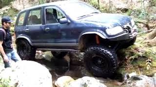 EXTREME KIA SPORTAGE 4X4 OFF ROAD VIDEOS CRAWLING WINCHING OFF ROAD
