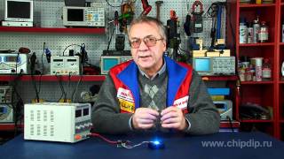 Контроллер ATmega8  управляет  RGB-светодиодом
