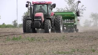 CASE IH MAXXUM 140 PULLING A JOHN DEERE 1560