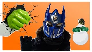 Играемся в Снежки Трансформер Оптимус Прайм Против Халка Видео для Детей