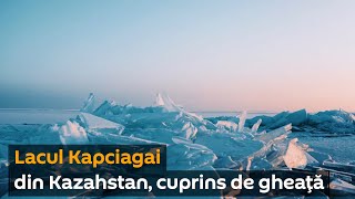 Lacul de acumulare Kapciagai din Kazahstan, cuprins de gheață