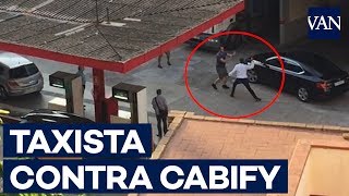 Pelea entre un taxista y un conductor de Cabify en Barcelona