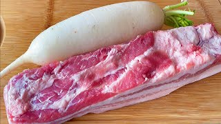 【小穎美食】冬天多吃蘿蔔，加2斤五花肉，教你一個新做法，一鍋不夠吃，真香