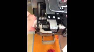 Janome ML 714 установленный винт игольной пластины