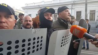 Полиция бьет митингующих людей.Жесть.Дубинки.Газ.Топтание ногами.Срочно !
