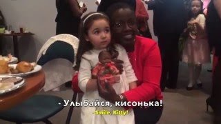 Даниэла в Африканском посольстве / Daniela in the African embassy - наша версия / our version