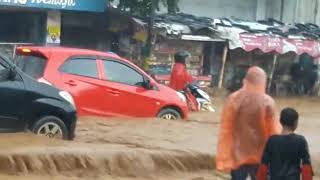 Video amatir mobil honda brio terseret banjir cicaheum bandung