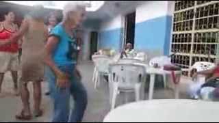 Сексуальный танец латинской старушки ))))))))) Anciana latina bailando sexy ))))))))