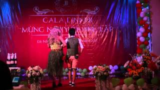Thời trang nam giả nữ xanh thông minh (Văn nghệ mừng sinh nhật First Real)