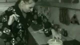 Социальная реклама не лижи качельку
