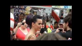 ☼ KATY PERRY: PART OF ME - LONDON PREMIERE (Part 1) - Pink carpet entrance & Katy's speech ☼