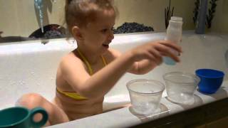 Настя в ванной делает зелье правды) Nastia in the bathroom makes the truth potion )