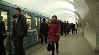 Станция метро Тверская, прибытие поезда (Москва) - Footage