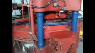 Video EU-HENKE TILE PRESS machine..