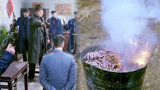 戰友魯莽行動被抓，國軍隊長急中生智，用一桶爆竹營造出2個排的聲勢，嚇跑所有敵人！ ️ 抗日