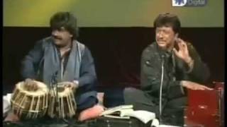 AttaUllah Khan With Happy Tabla Player - YouTube