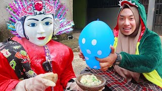 Ondel Ondel jualan SEBLAK VIRAL di dalam balon ???