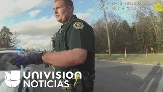 Liberan a ocho personas luego de que el oficial que las detuvo fuera acusado de plantar evidencia