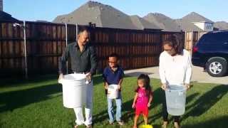 Thomas Nguyen and Hong Ngoc's family with Ice Buckets Challenge