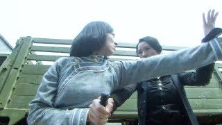 共軍女兵獨自營救隊長，日軍女特務打不過，招呼10個手下一起上！ ️ 抗日