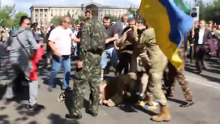 НИКОЛАЕВ 9 МАЯ. АФГАНЦЫ ИЗБИЛИ ВЕТЕРАНОВ АТО И НАЦИОНАЛИСТОВ. БЕССМЕРТНЫЙ ПОЛК - УКРАИНА 2017