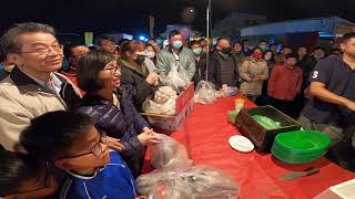 0210-15史上最小粉絲 小學五年級手上竟然拿一疊鈔票 說要來體驗搶購的氣氛 太強了啦 8點19分全部賣光光 第一次這麼早收工 嘉義趙又廷海鮮拍賣109年星期一台南永大夜市90134
