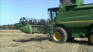 Moisson triticales 2011 (JohnDeere T560 & 2264 Hillmaster + tracteurs)
