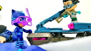 Герои в масках и Ромео на острове Мороженого! Видео про игрушки.
