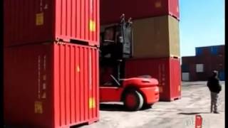 Reachstacker overturn! Ричстакер перевернулся! (www.vertikalnet.ru)