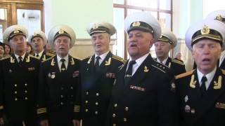 Очень красивый флешмоб СЕВАСТОПОЛЬ. Офицеры поют и танцуют.