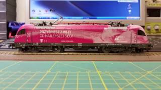 Roco Husarz T-Mobile z podnoszonym pantografem i dekoderem Zimo MX645R - DCC24.EU