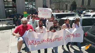"Спасем туризм!" - туроператоры и гиды Грузии вышли на акцию