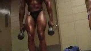 Getting his muscle body pumped up on webcam