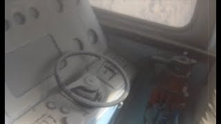 В кабине застрявшего в песках тепловоза ТГМ-4.