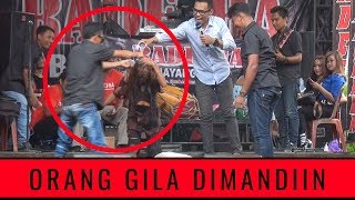 Orang Gila Dibanjur Dipanggung