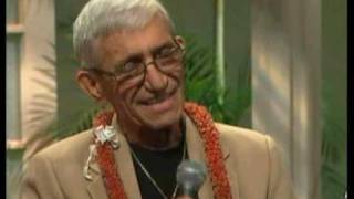 Boyce Rodrigues sings Radio Hula