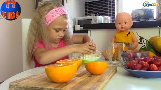 Ярослава и Кукла Ненуко – Шопинг на рынке. Готовим Апельсиновый Сок. Doll Nenuco