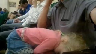 Взял дочу на работу :) Не выдержала нагрузки.