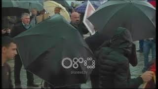 Ora News - Përplasje tek Varrezat e Dëshmorëve të Kombit